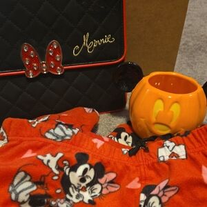 Minnie Black Quilted Crossbody with Red Trim & Minnie Print Pajama Pants And Cup